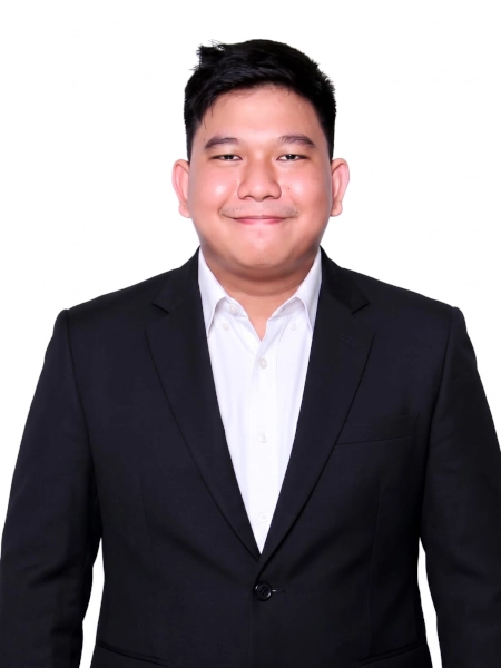 Andy Sales Consultant Dealer Resmi BYD DENZA Surabaya